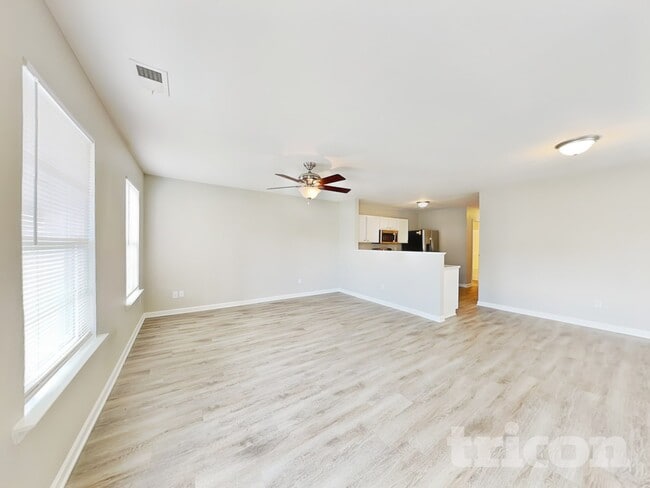 Building Photo - 226 Blazer Dr
