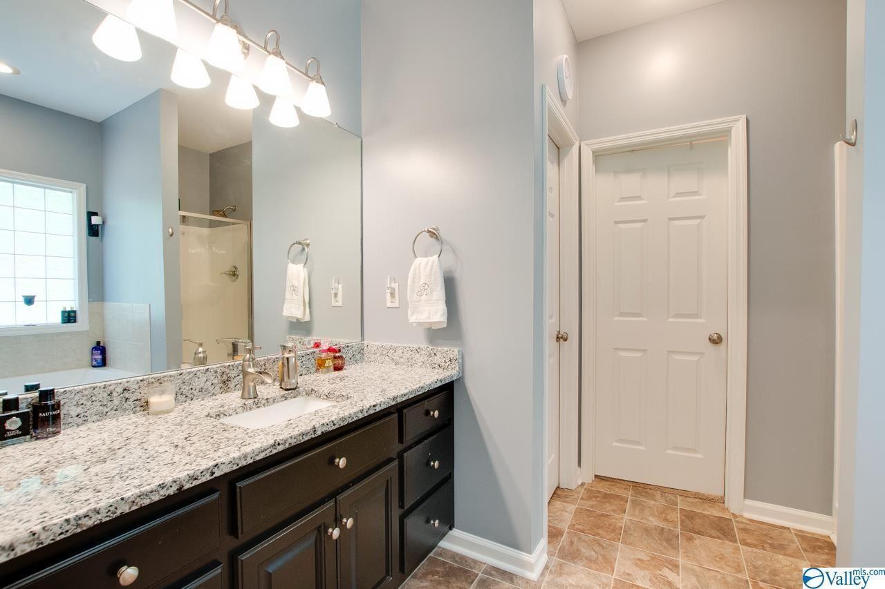 Building Photo - 2401 Ermine Dr