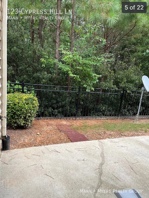 Building Photo - 123 Cypress Hill Ln