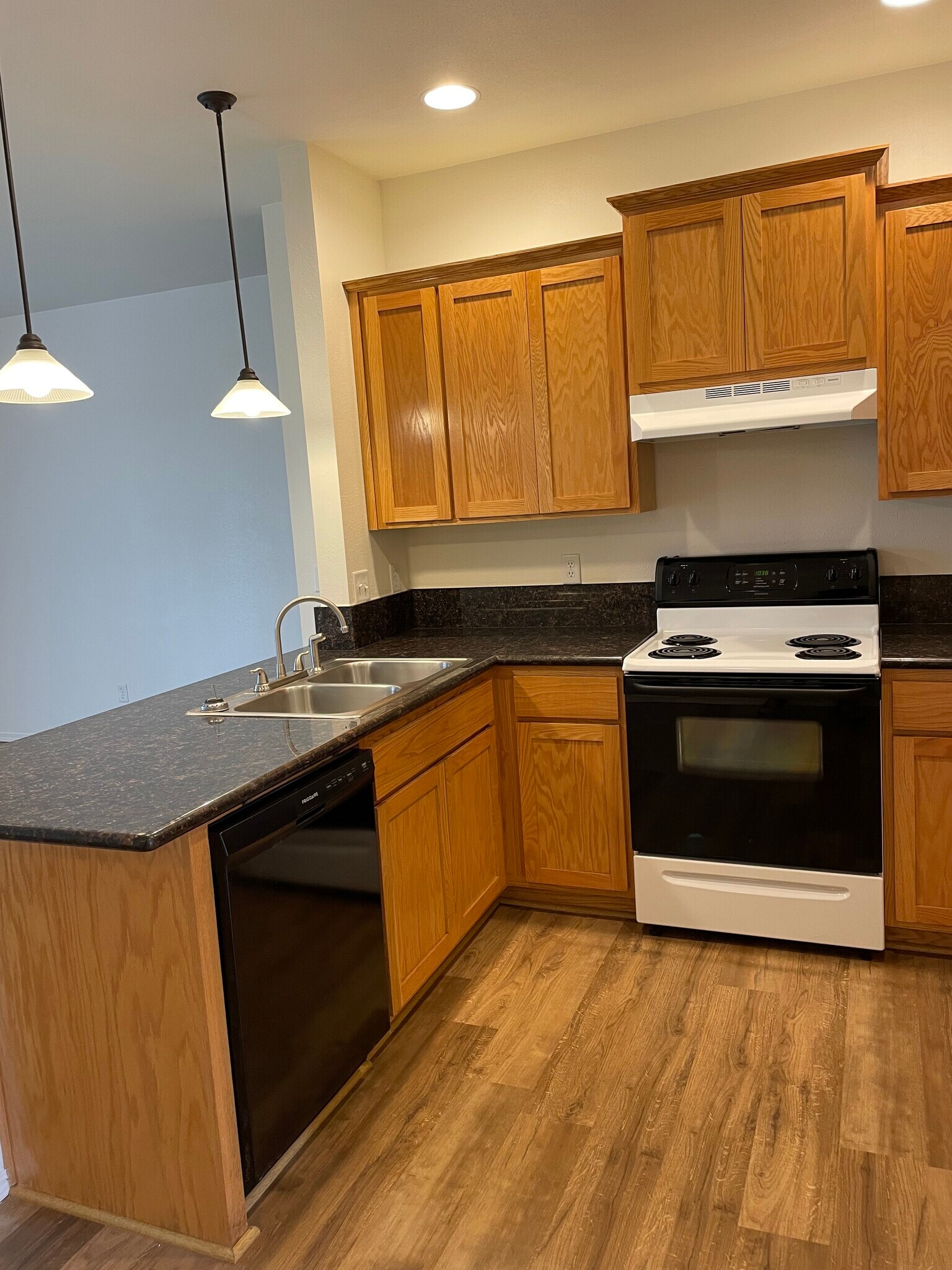 Building Photo - 1186 SW Lafayette Dr