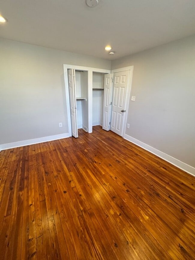 Building Photo - Beauty in Marconi Park West 3 Beds finishe...