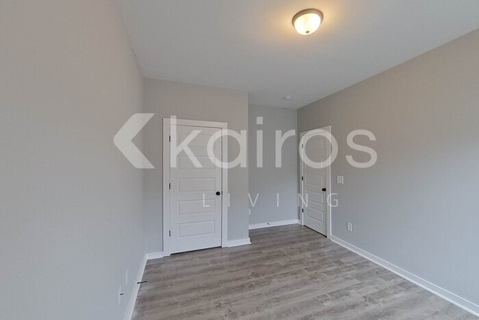 Building Photo - 520 White Oak Cir