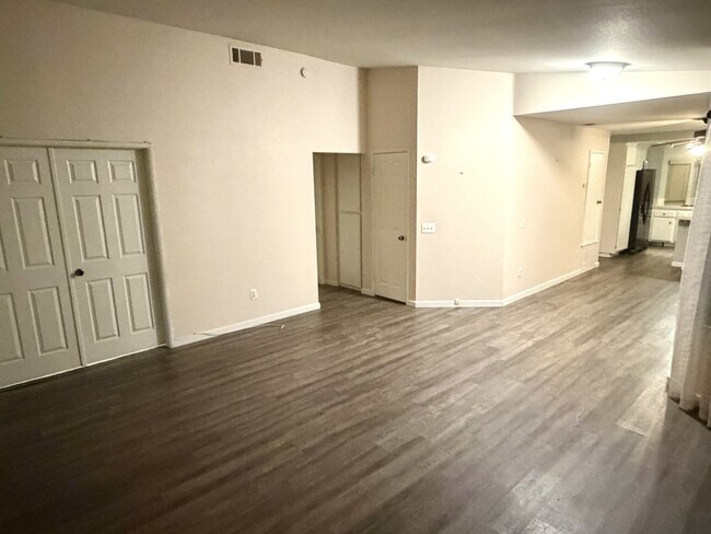 Building Photo - 28133 Vía Domador