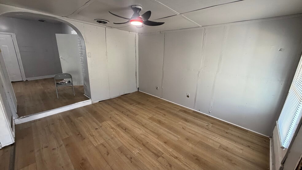 Livingroom - 1108 Wyllie Ave