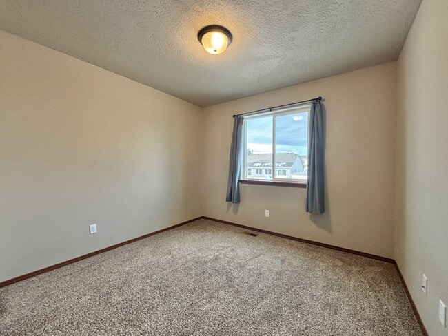 Building Photo - 8811 N Elm St