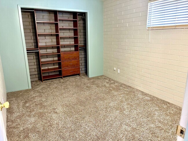 Building Photo - 4 Bedroom Single Family Home in Phoenix