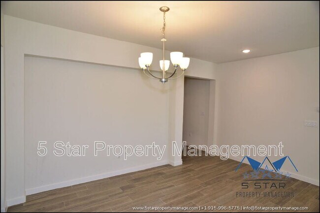 Building Photo - 3545 Essence St