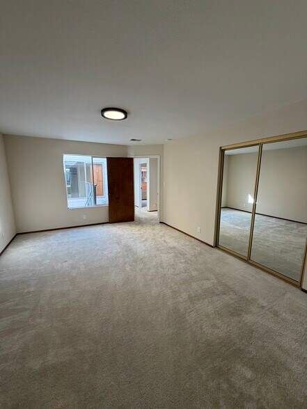 Building Photo - 362 26th Ave