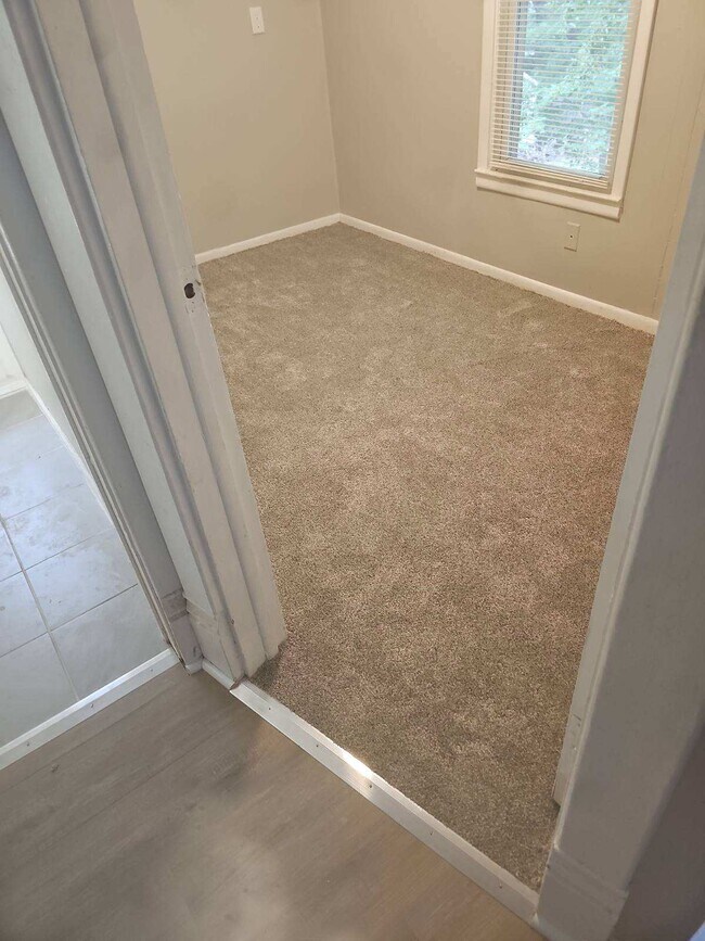 Building Photo - 826 44th St