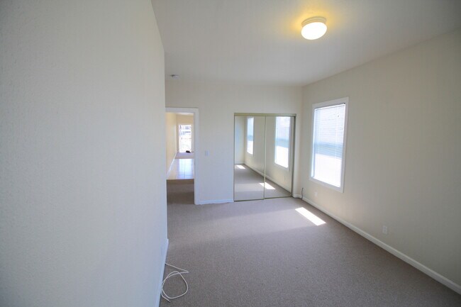 Building Photo - 1152 53rd St