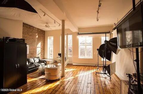 Building Photo - 169 River St