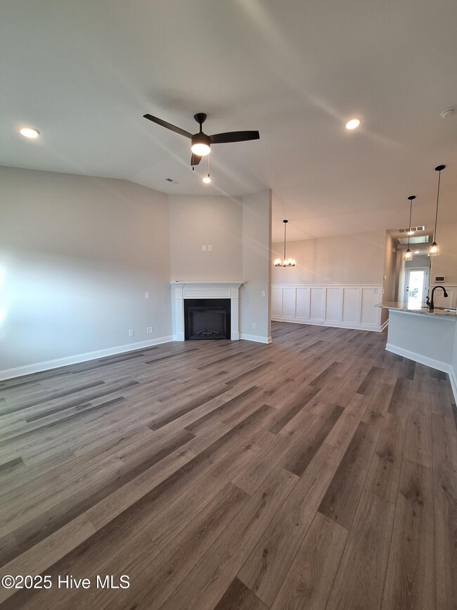 Building Photo - 4230 Laurel Rdg Dr