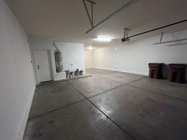 Building Photo - 5 bed 3 bath 3 car garage in San Tan Valley