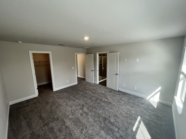 Building Photo - 204 Douglas Bend Rd