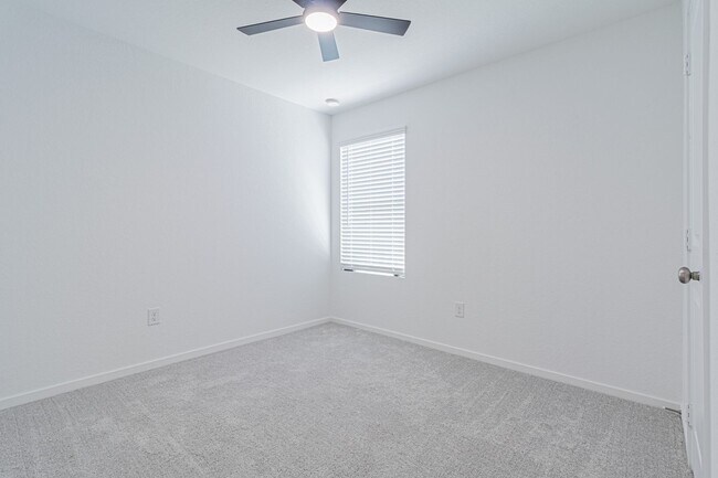 Building Photo - MOVE IN READY 4 BD | 2 BA | 2 CAR GARAGE B...
