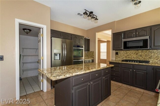 Building Photo - 2121 Whitebirch Ln