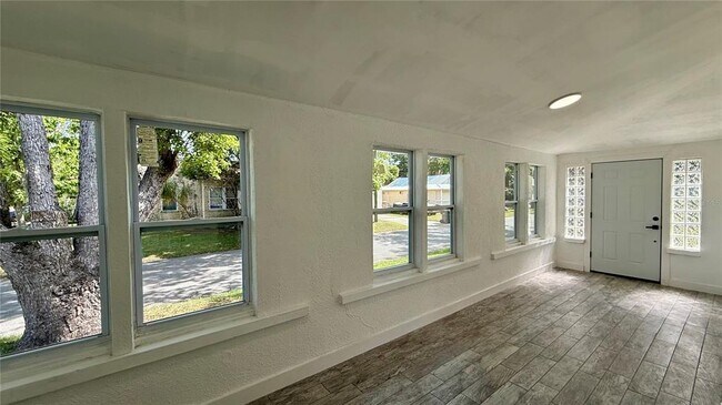 Building Photo - 701 New York Ave