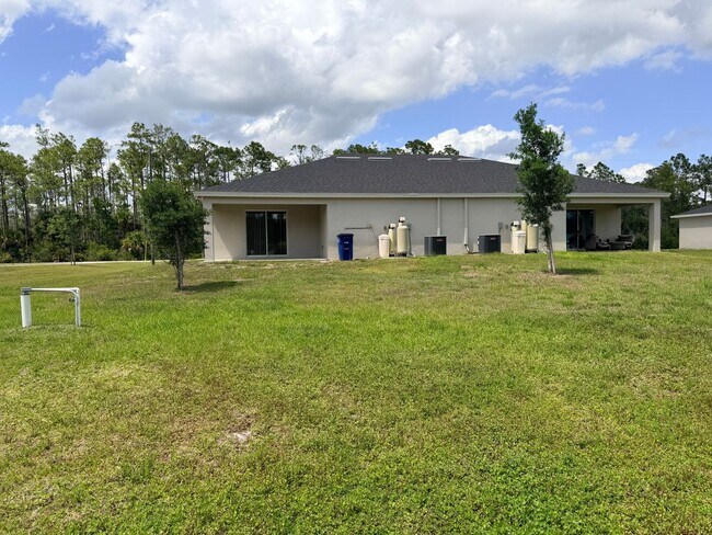 Building Photo - Polished and Inviting modern 2-bedroms, 2-bath