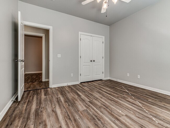 Building Photo - Well kept home in Edmond + 3 bedrooms + Office + Edmond Schools