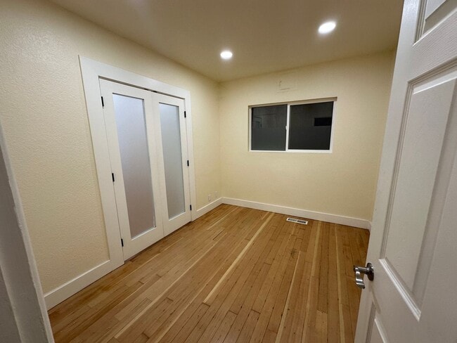 Building Photo - 108 Roff Way