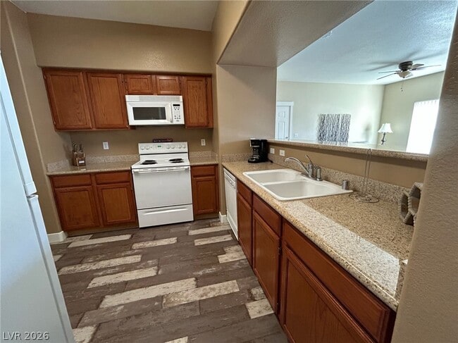 Building Photo - 7255 W Sunset Rd