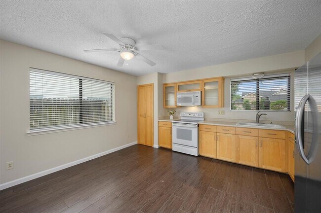 Building Photo - 3807 Cedar Valley Dr