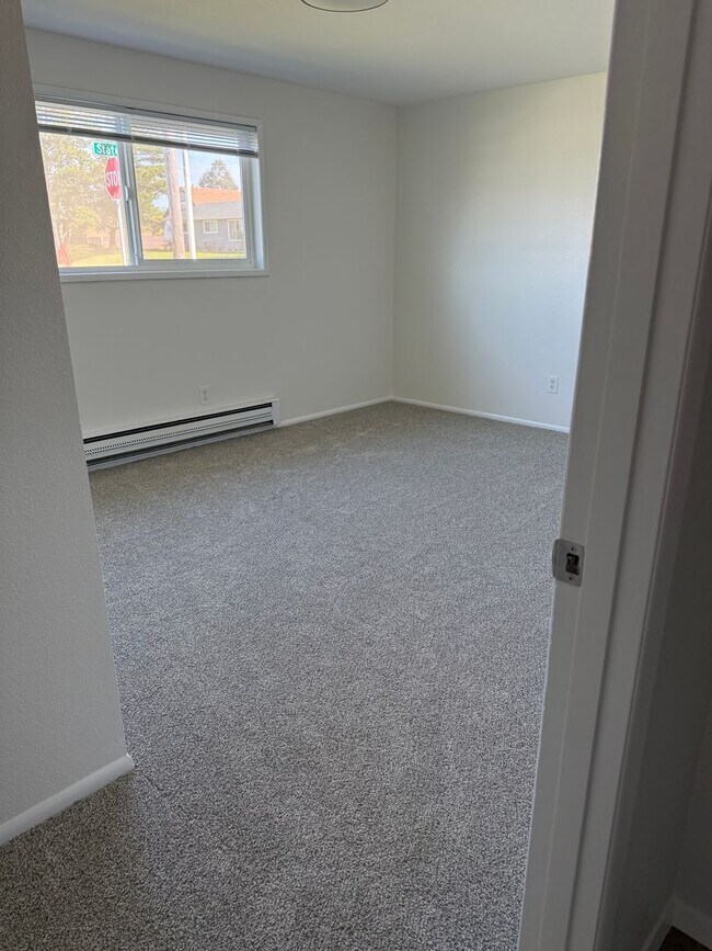 Building Photo - 2425 State St