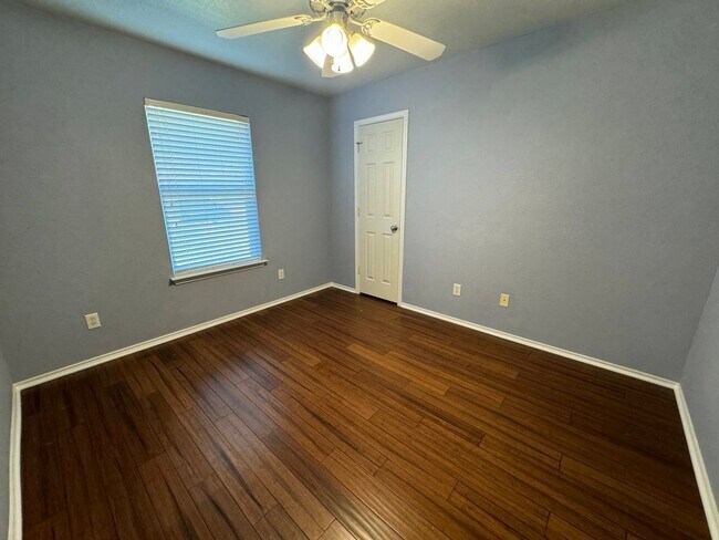 Building Photo - 408 Viola Dr