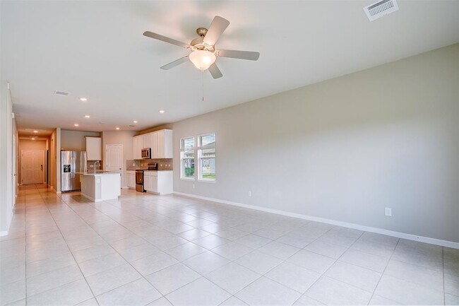 Building Photo - 521 Mossy Rock Dr