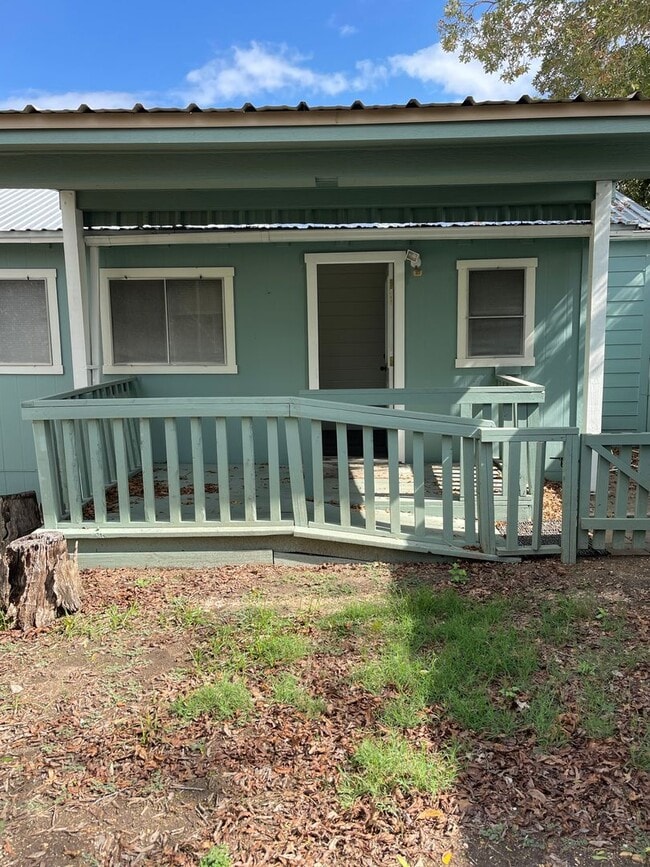 Building Photo - 2 Houses! 2/1 and studio together in West ...