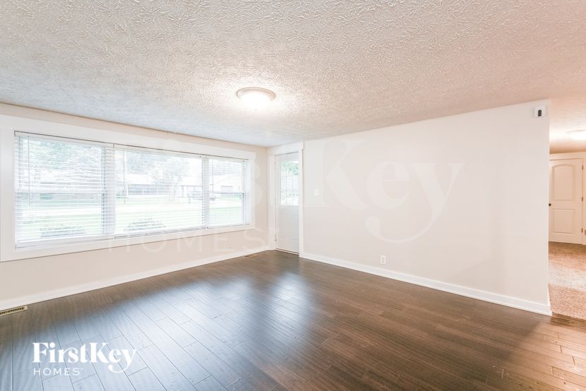 Building Photo - 648 Sycamore St