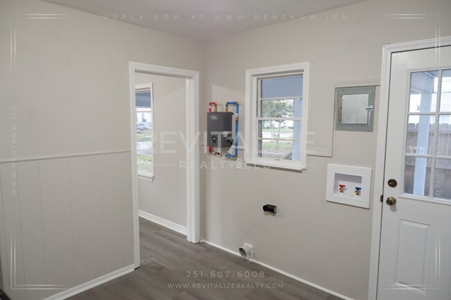 Building Photo - Newly Updated 3 Bed/1 Bath Home in Midtown!