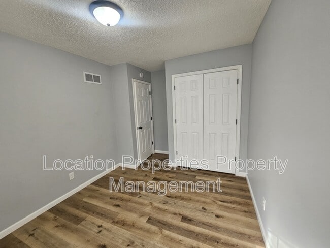 Building Photo - 3212 W 9th St