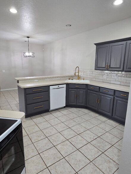 Building Photo - 12007 Ashford Dr