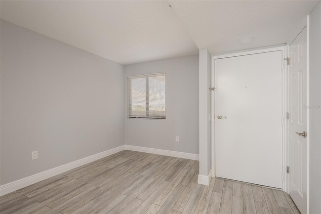 Building Photo - 6035 Sea Ranch Dr