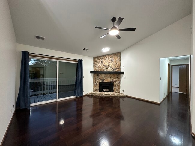 Building Photo - 216 Charleston Ct