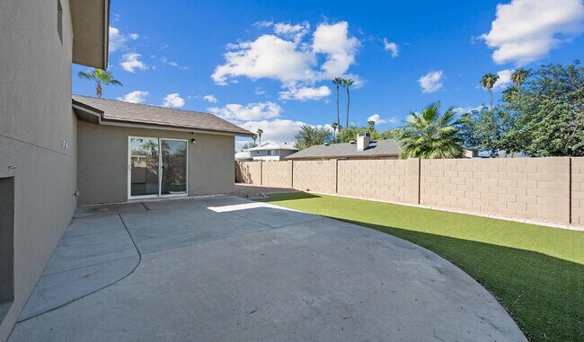 Building Photo - 1720 E Hermosa Dr