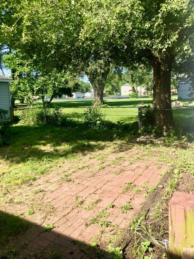 Building Photo - Quaint, cozy north side single family home!