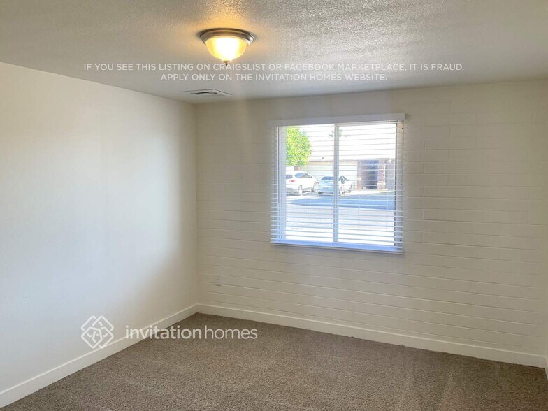 Building Photo - 7249 W Sells Dr