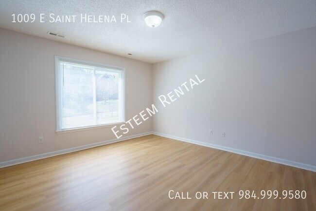 Building Photo - 1009 E St Helena Pl