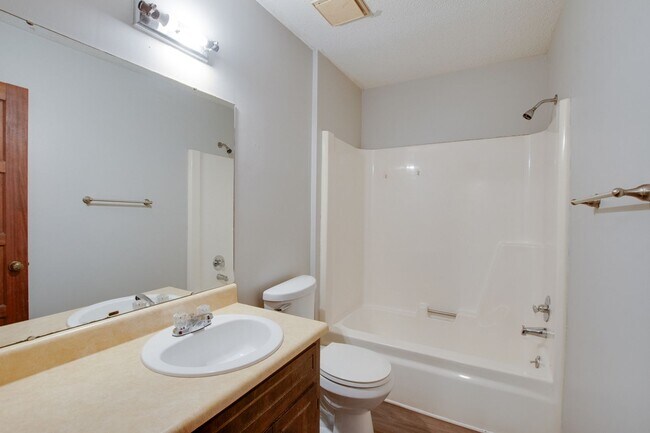 Building Photo - 9020 Mahogany Row SE