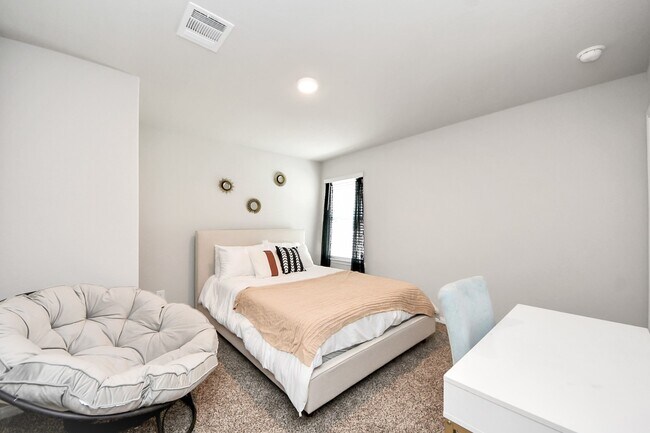 Building Photo - 21923 Grand Majestic Dr