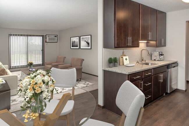 Building Photo - Aspenwoods Apartments