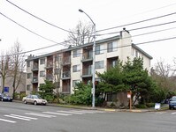 Building Photo - 7006 Roosevelt Way NE