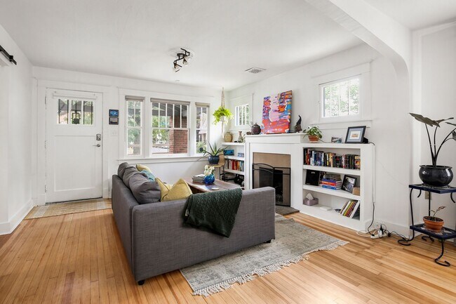 Building Photo - 803 E Ellsworth Ave