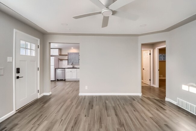 Building Photo - 2 Bedroom duplex in Denver