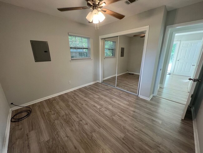 Building Photo - Pensacola - Mallory Heights - 3 Bedroom, 2...