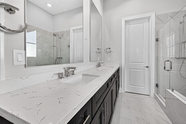 Building Photo - 815 Bringhurst St