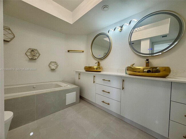 Building Photo - 1000 W Island Blvd