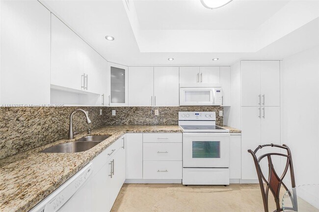 Building Photo - 3180 S Ocean Dr